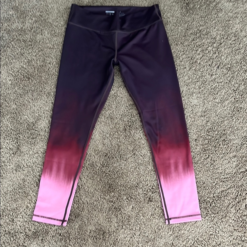 Vie Active Pink and Purple Ombre Leggings Sz M
Excellent Condition
